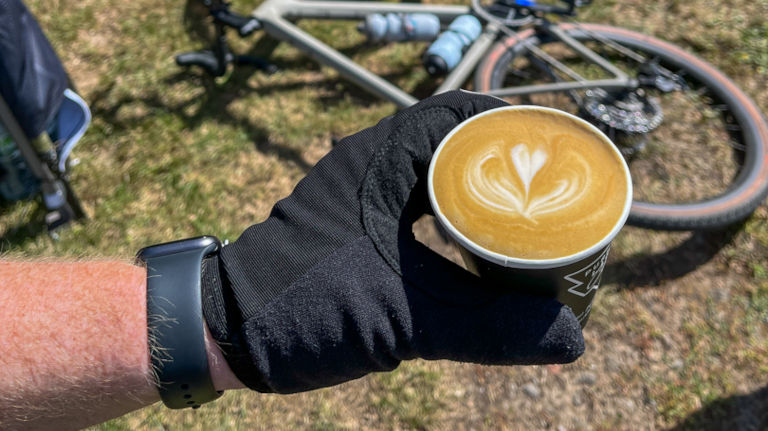 Kaffee beim Bootshaus Gravel Bonn